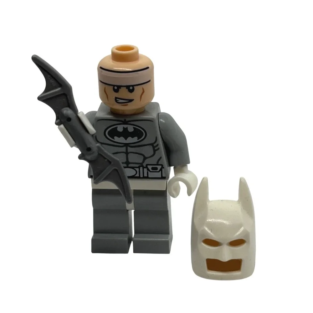 LEGO DC Super Heroes Batman Arctic Suit Minifigure White Cowl 76000 Batarang